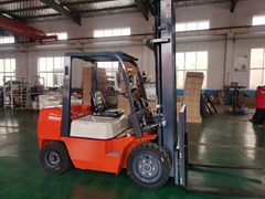 2.5 tons diesel forklift