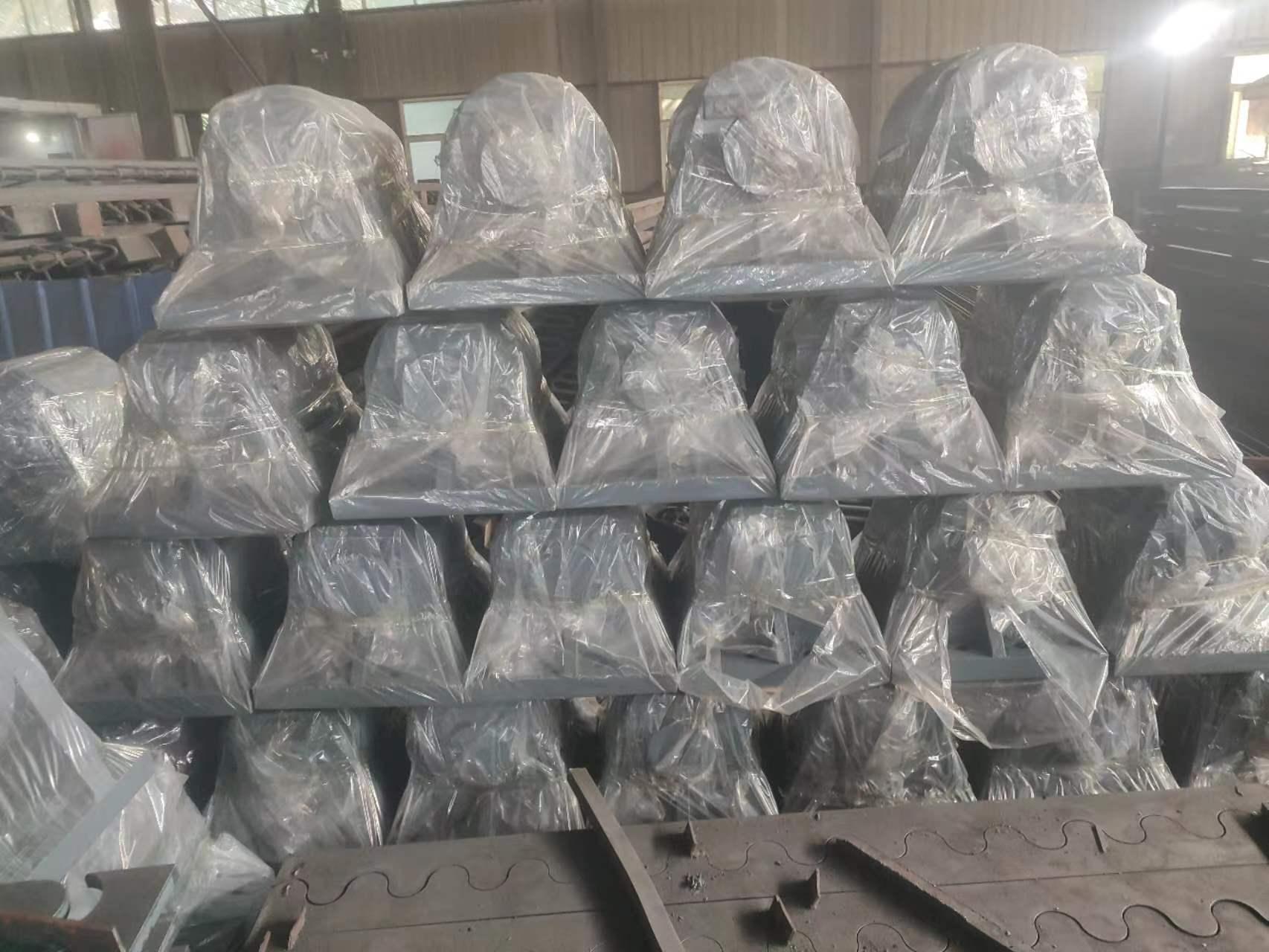 鋼桁架棧橋滾輪支座加工 4