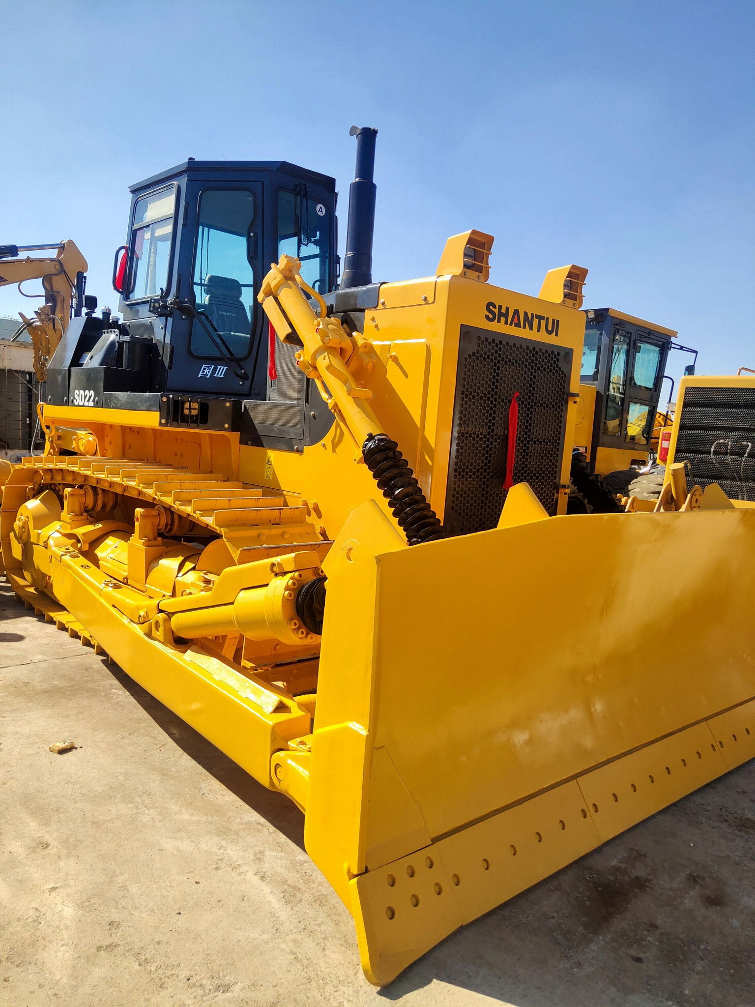 The latest Shantui SD22 bulldozers for sale 5