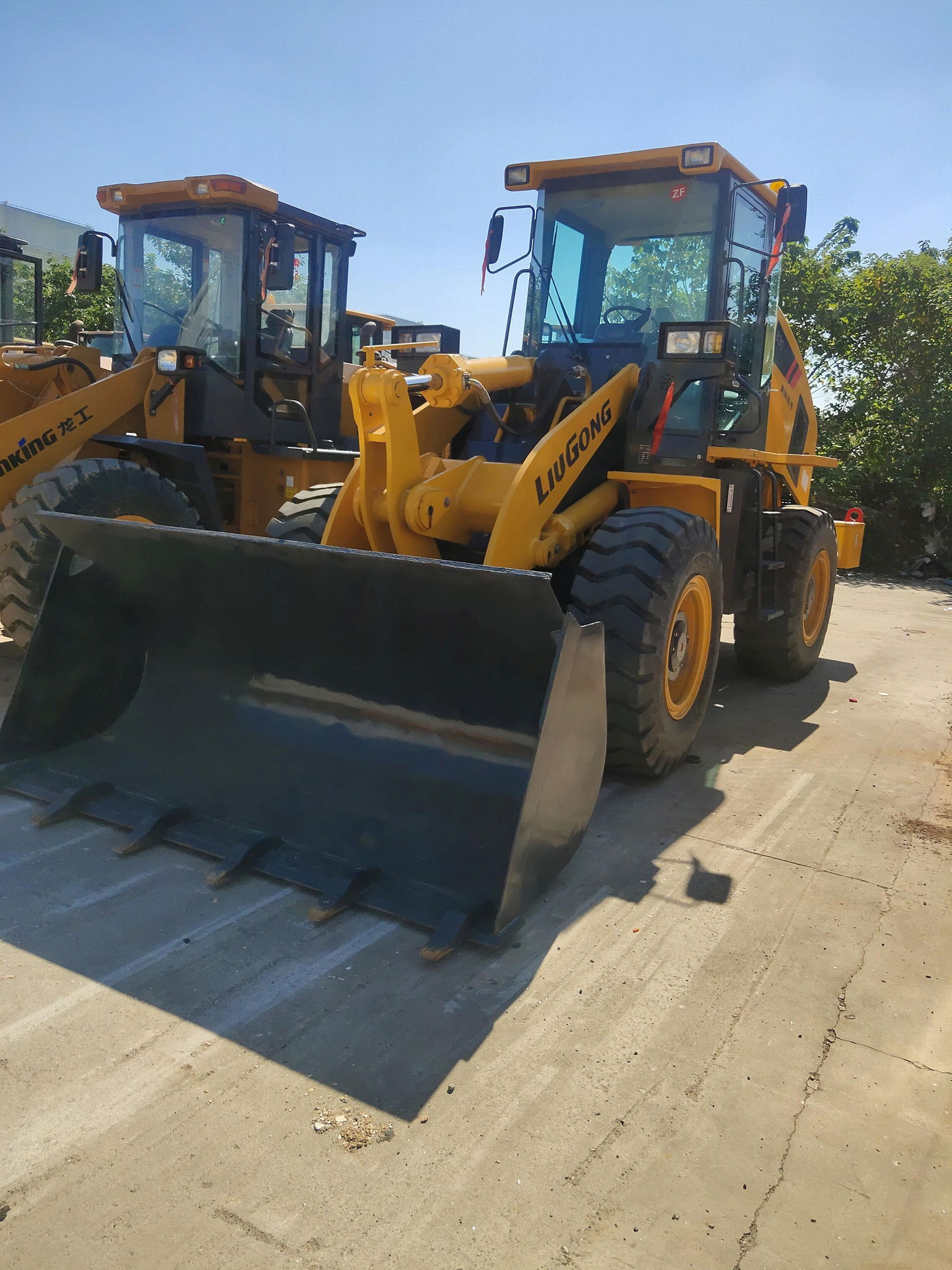 Large quantities of used Liugong 835 loaders for sale 3