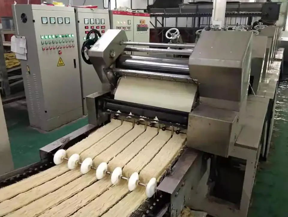 Fried instant noodle production line 5