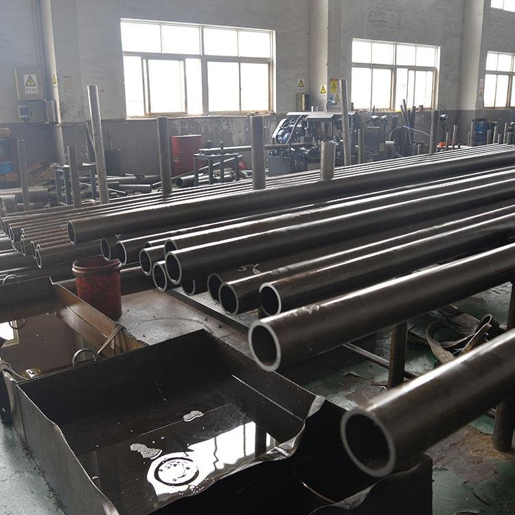 45 Carbon Seamless Black Casing Pipeline Seamless Steel Pipe For Oil And Gas 3