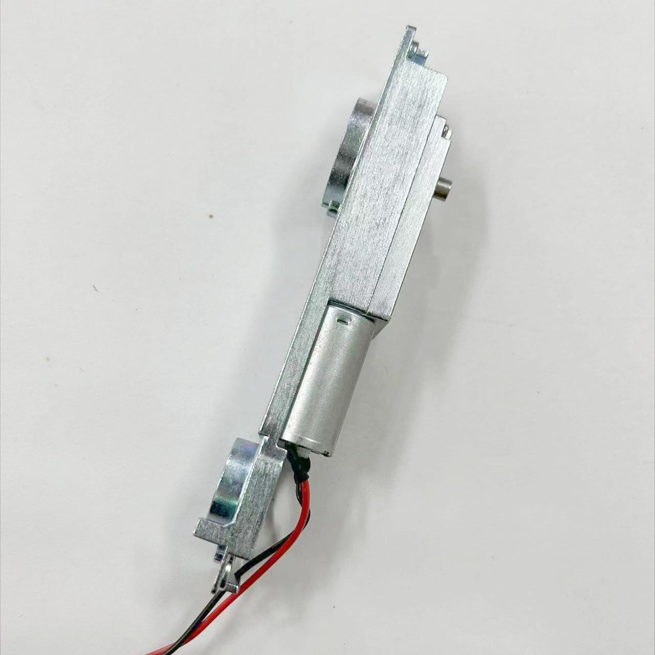 Geared motors are used for fingerprint locks for doors and windows 4