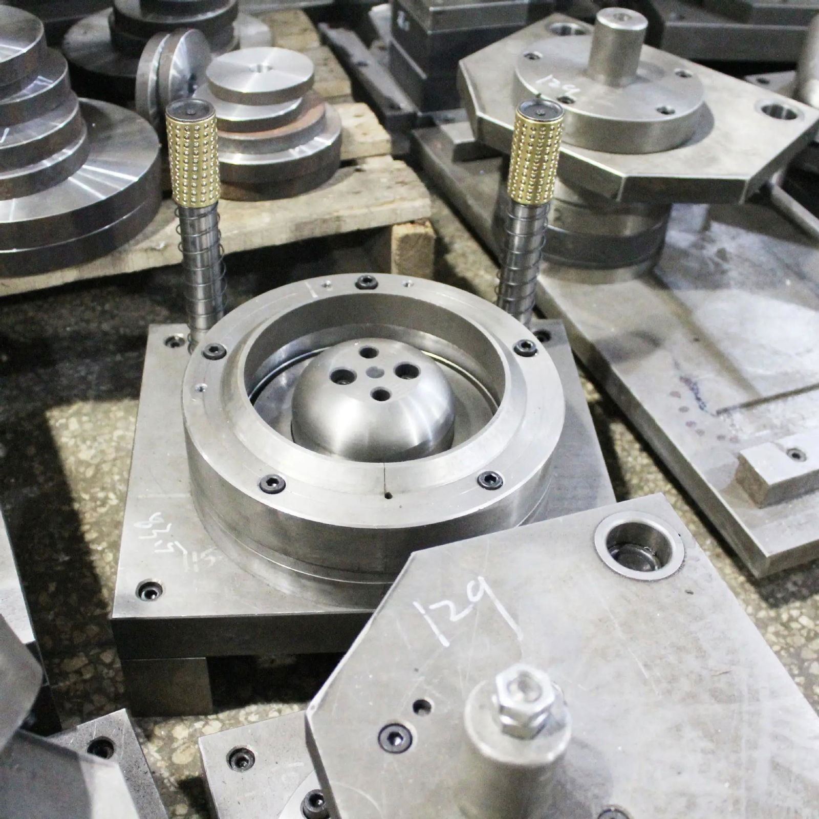 Injection molding processing of auto parts