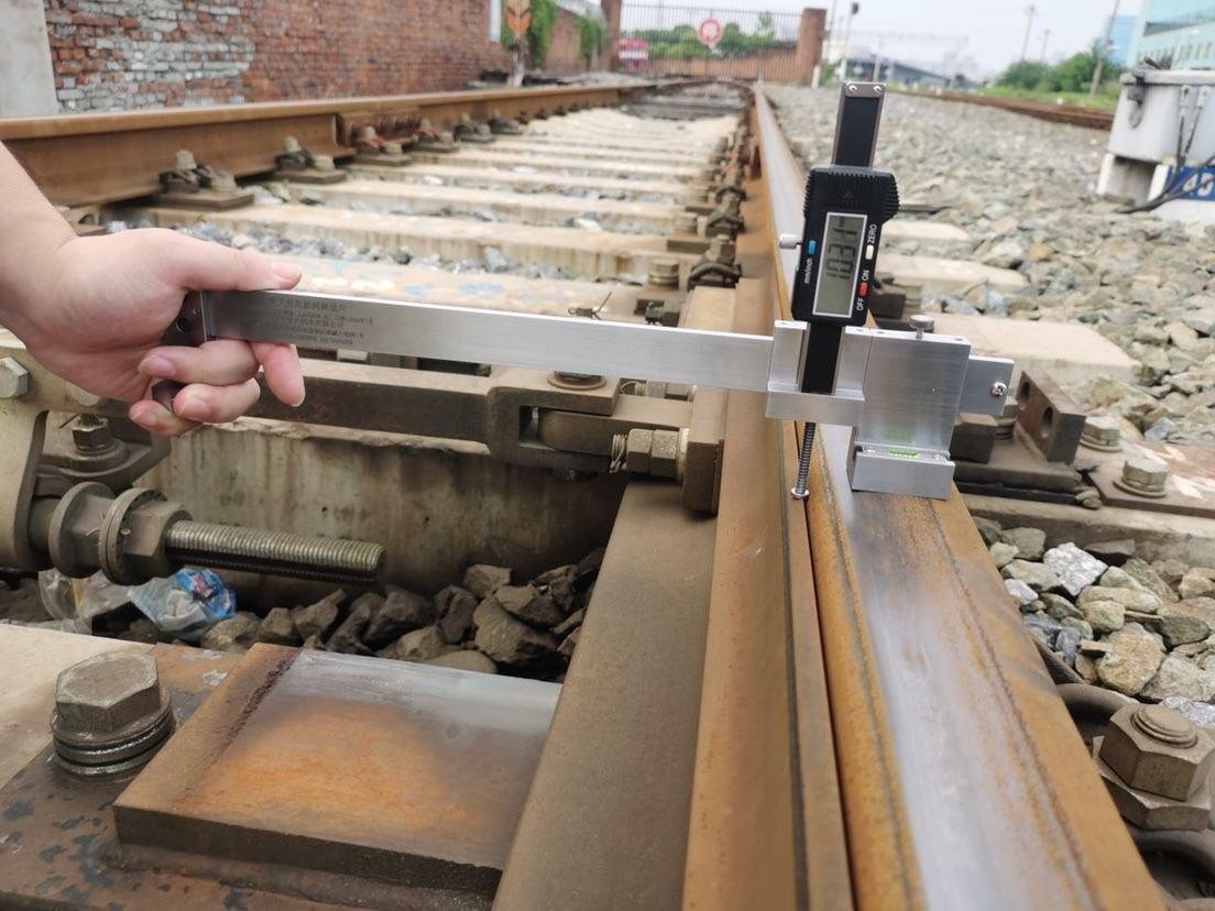 Switch Rail Height Gauge for Rail Wear Measurement 3