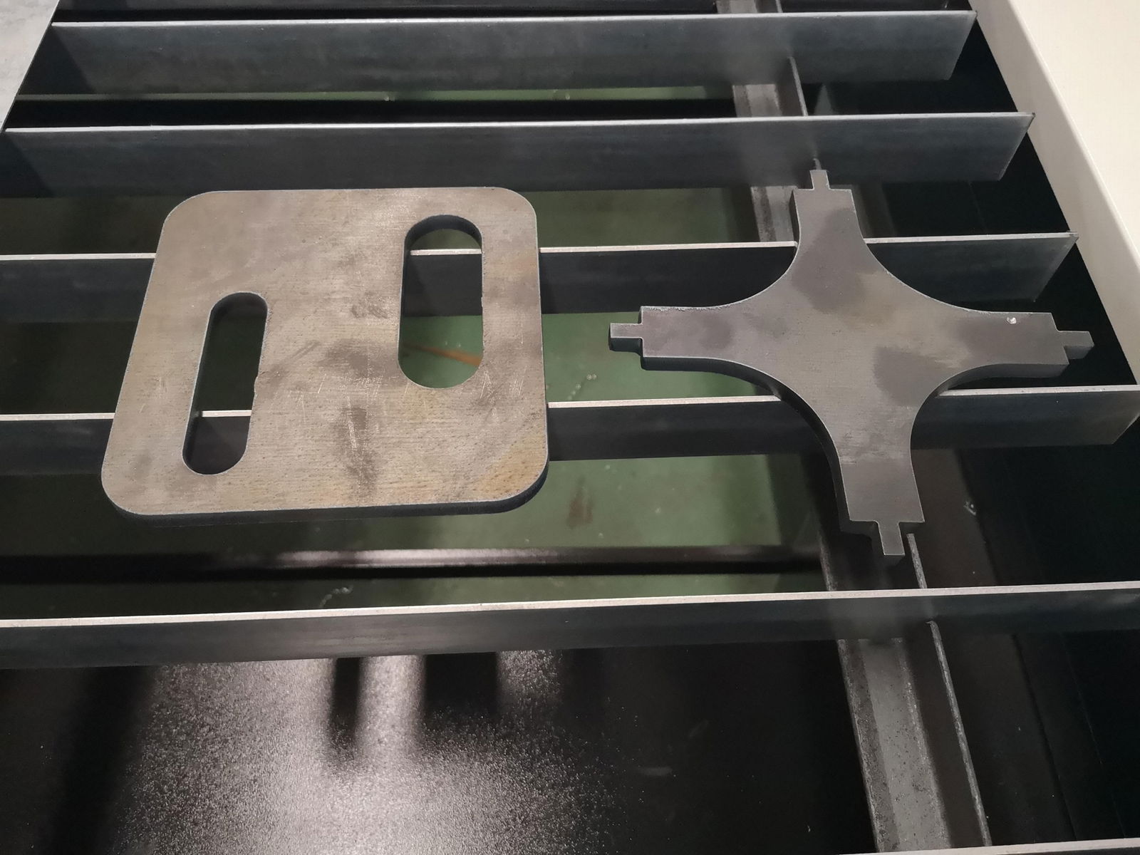 2040 1530 thin mild steel sheet CNC plasma table cutting machine 5