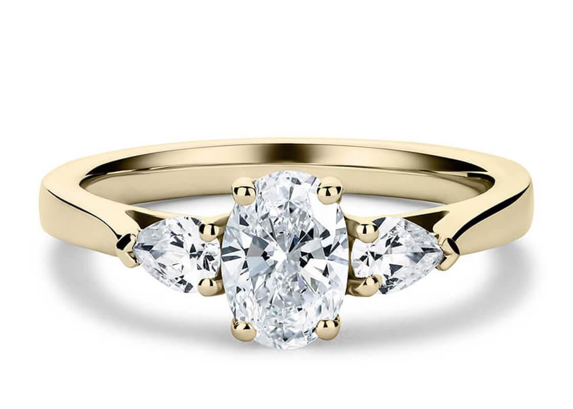 Main oval cut and two pear cut diamond ring 2