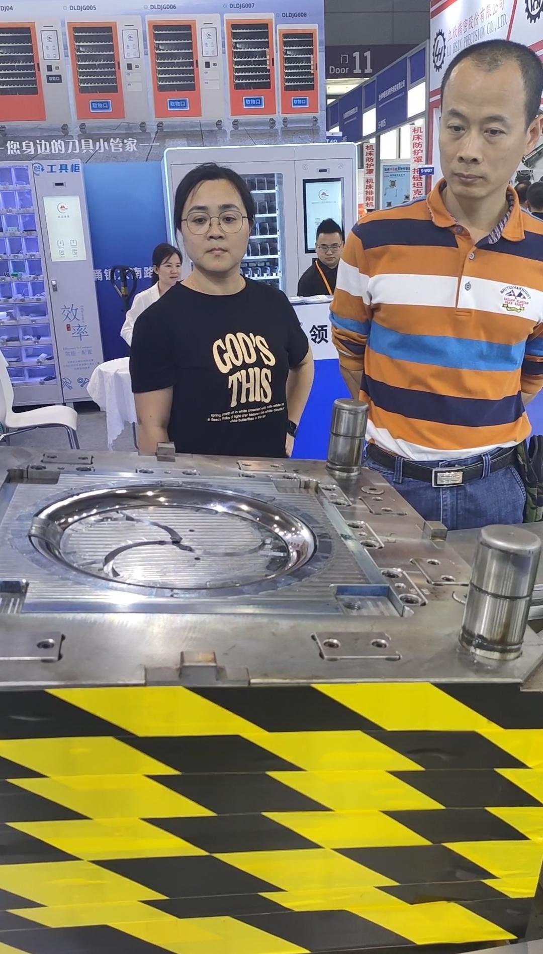 鑫智恒飞模机台式飞模机