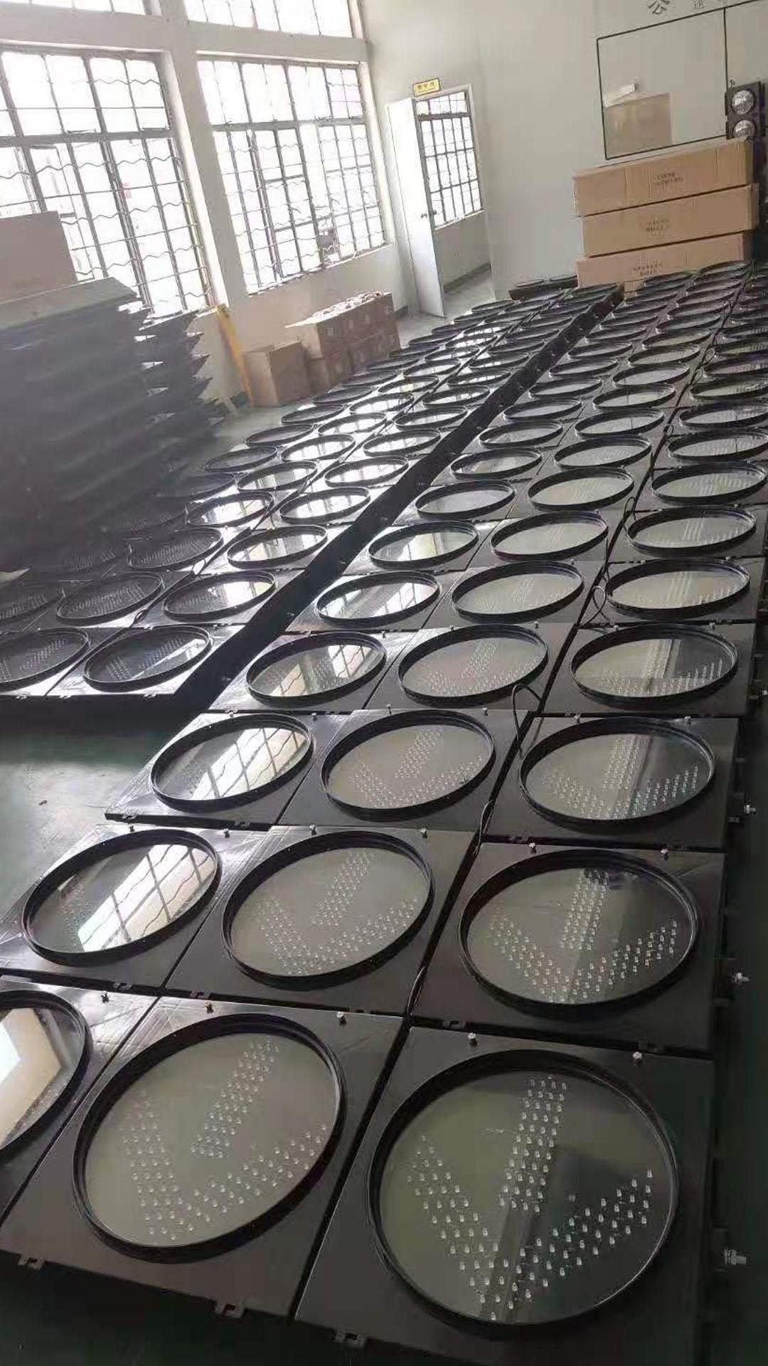 full scree traffic signal light 2