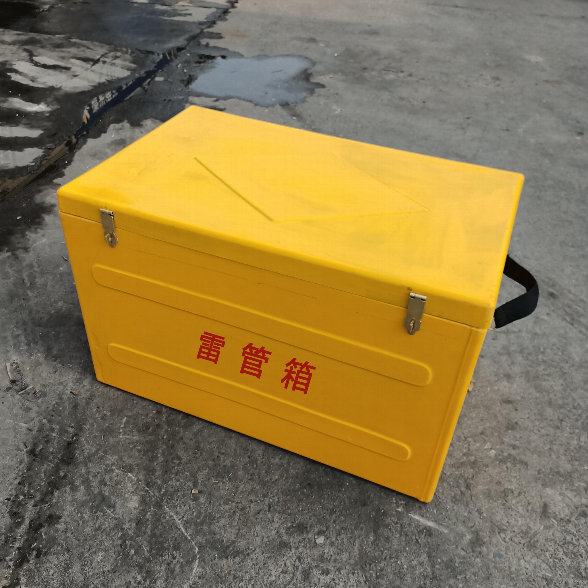 800*500*500玻璃钢作业箱矿用火工品箱  2