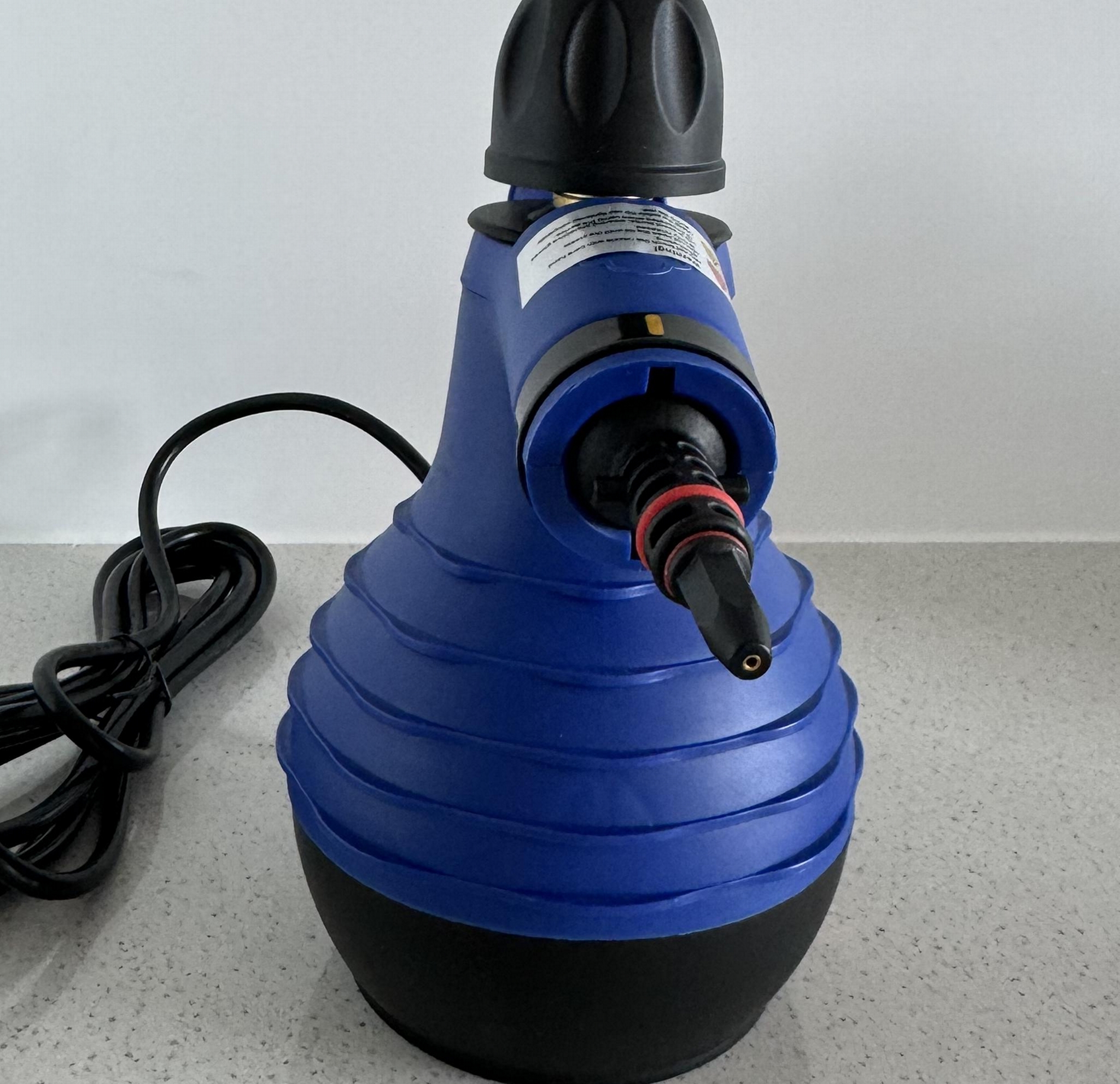 營造無菌環境的具備消毒殺菌功能且衛生的手持式蒸汽清洗機 2