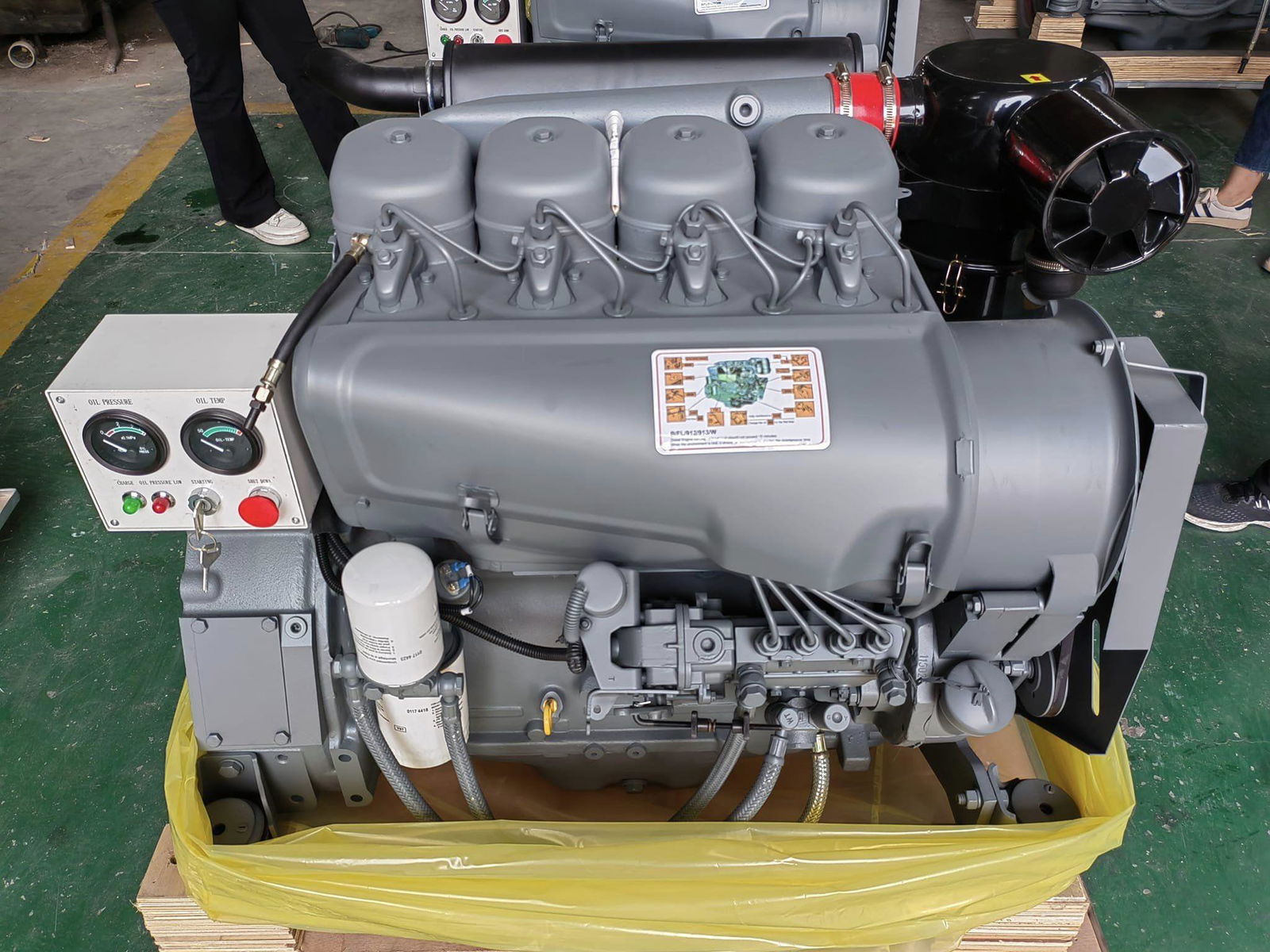 Four-cylinder air-cooled diesel engine Deutz F4L 913