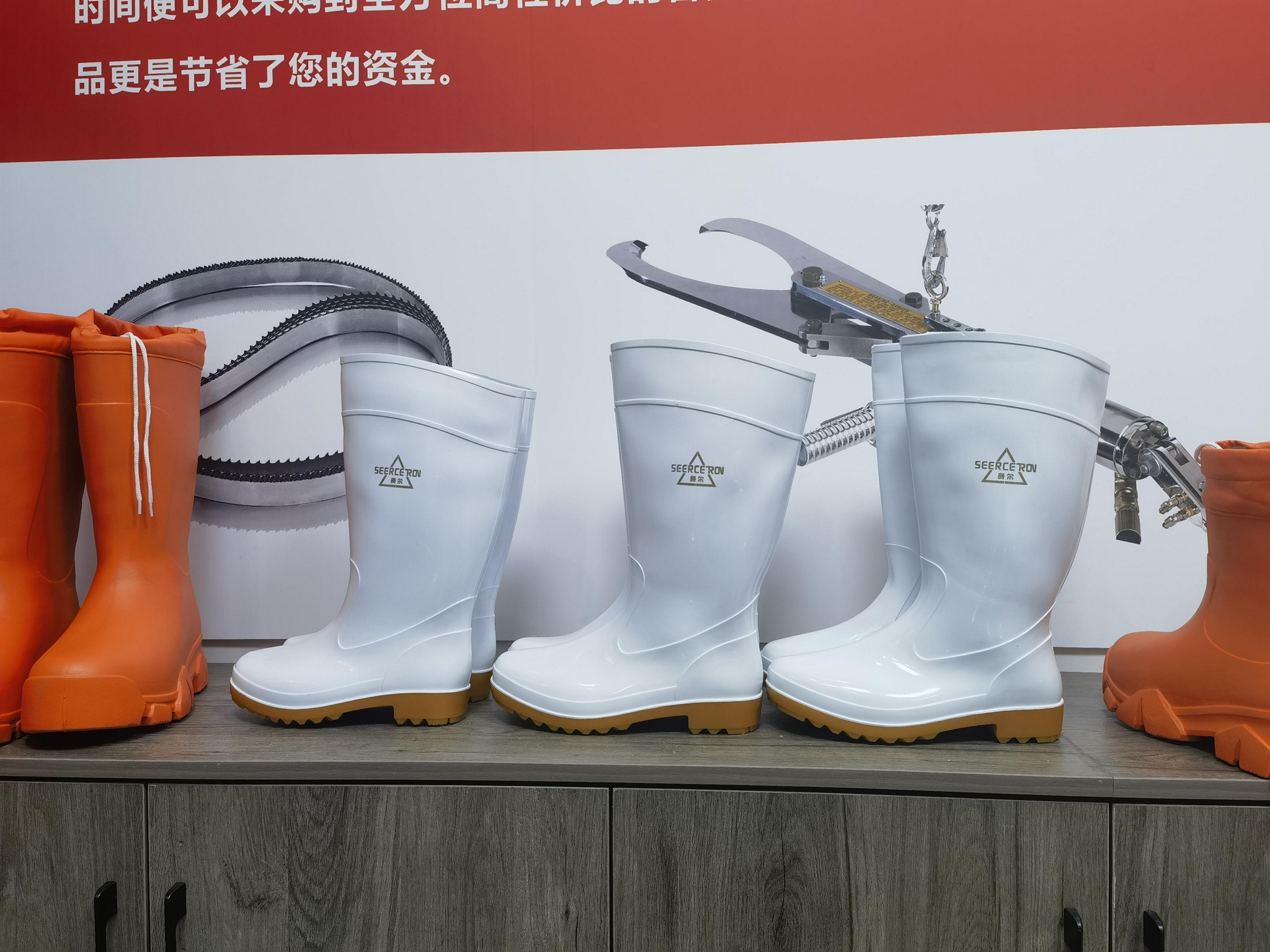 大碼白色雨鞋食品廠工作雨靴防滑食品衛生靴防油加絨加棉保暖水鞋 4