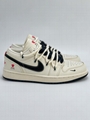 Travis Scott x      Air Jordan 1 Low x         6