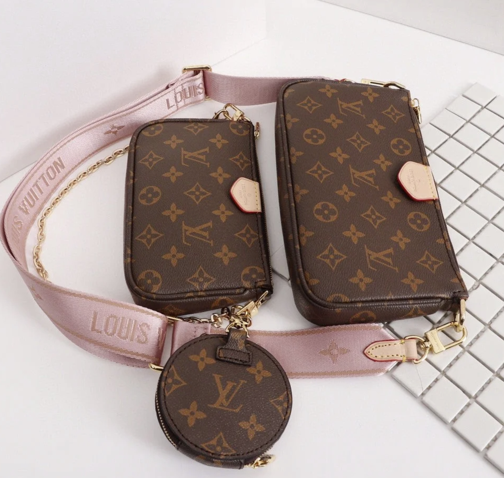 Louis Vuitton Multi Pochette Accessoires Monogram Canvas Fall/Winter Collection M44840, Rose Clair