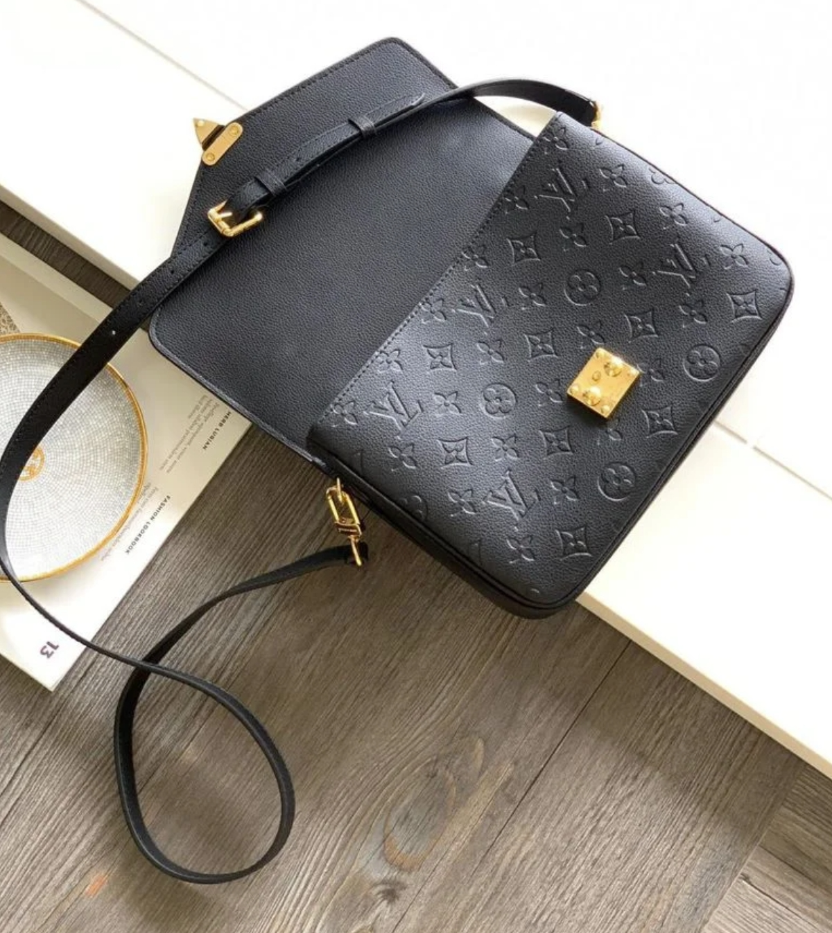 Louis Vuitton Pochette Métis Handbag M41487 29cm Black LV women fashion design 