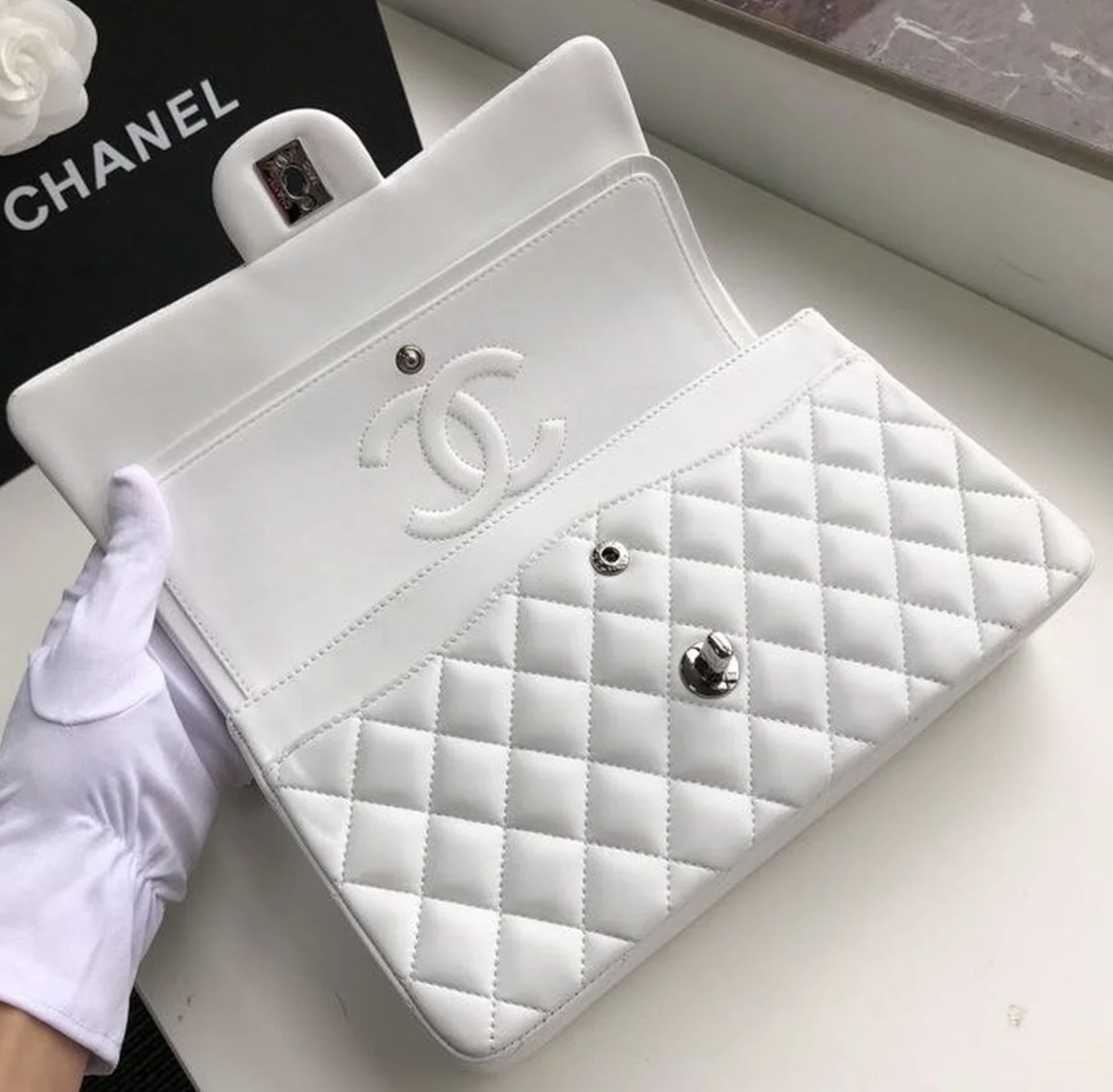 Chanel CC logo Classic Flap Bag 25cm Silver Hardware Lambskin Leather design luxury bag