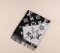 Louis Vuitton M77854 Icon LV Essential Scarf Monogram design Reykjavik scarves fringed wool scarf