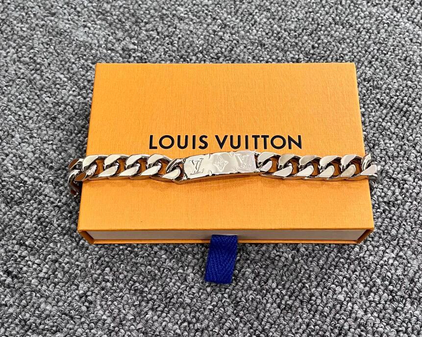 Louis Vuitton M00855 Monogram Plate Chain Bracelet fashion design LV jewellery