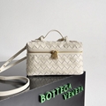 Bottega Veneta Bang Bang Intrecciato Leather Vanity Case Luxury design handbag 