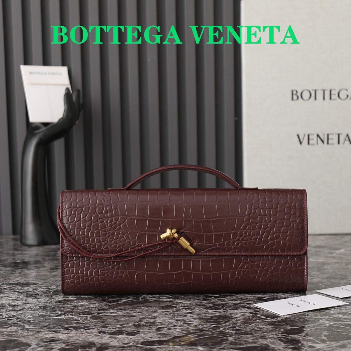 Bottega Veneta Andiamo Intrecciato Leather E/W Clutch shop design luxury handbag