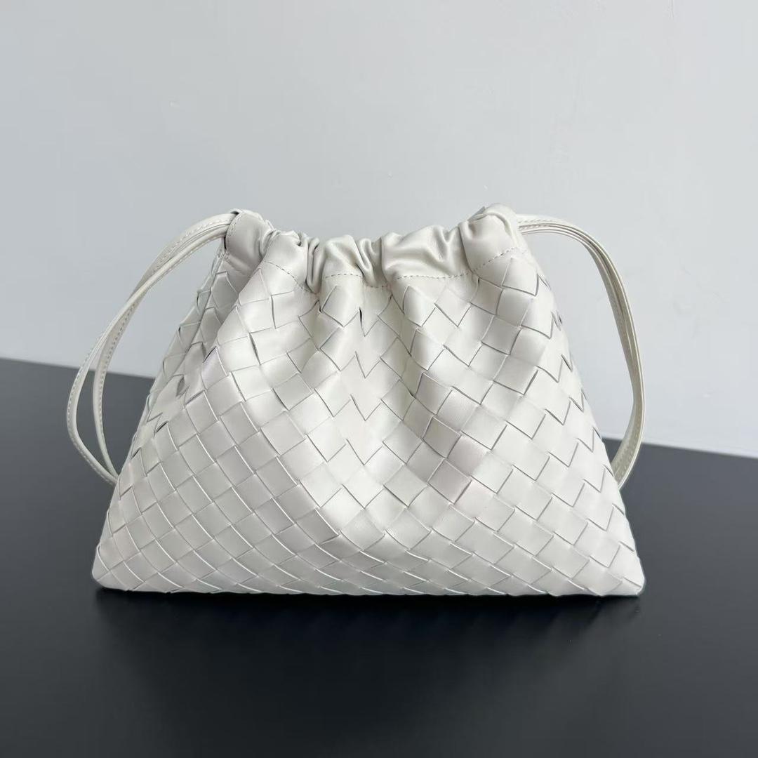 Bottega Veneta Dustbag Intrecciato Small leather clutch drawstring shoulder strap handbag bag