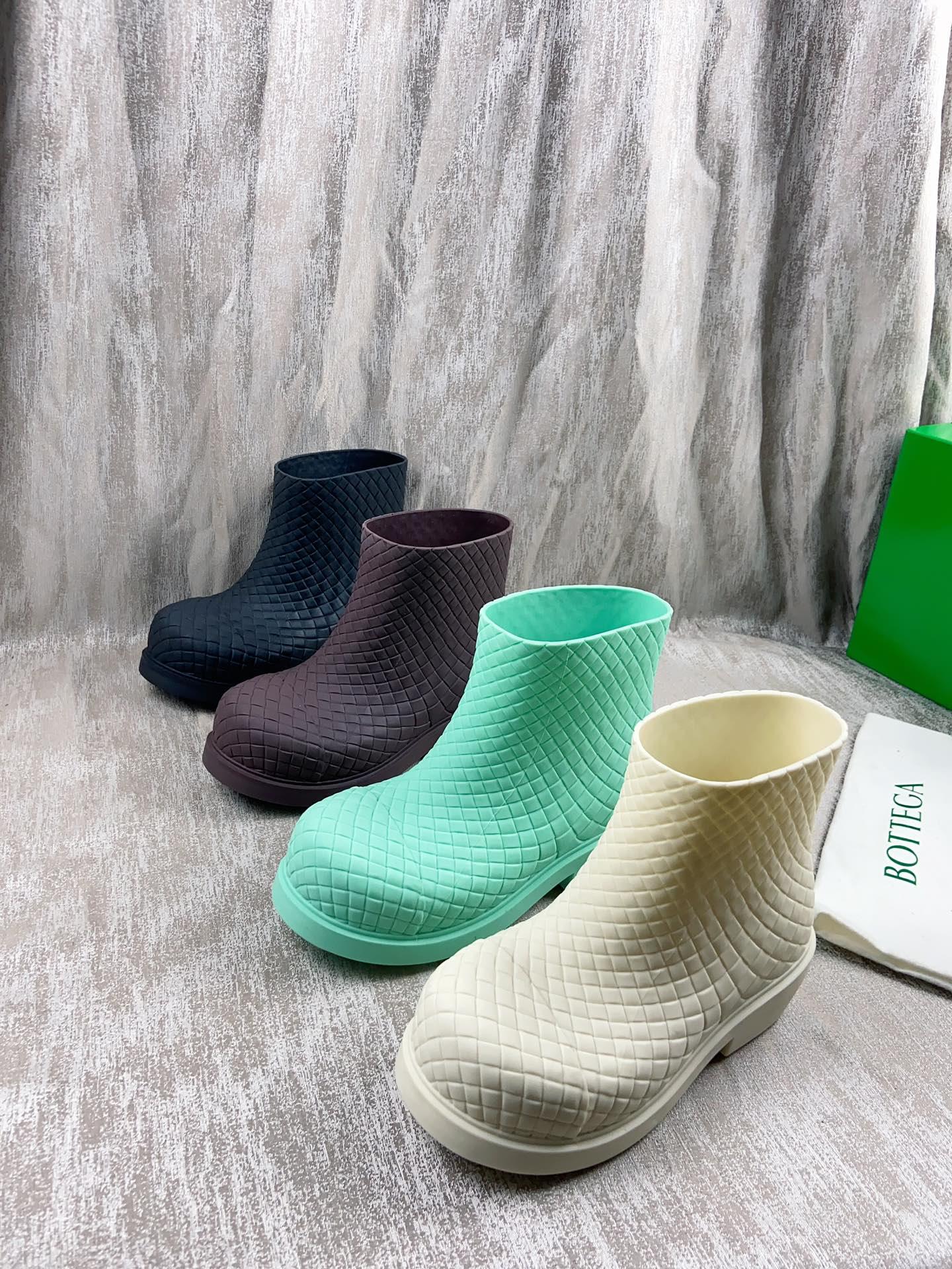 Bottega Veneta Black Fireman Boots Intrecciato Ankle-high biodegradable rubber Block heel shoes
