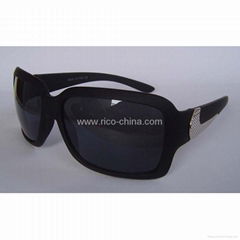 Sports Sunglasses for men and women with Metal Decoration on Temples