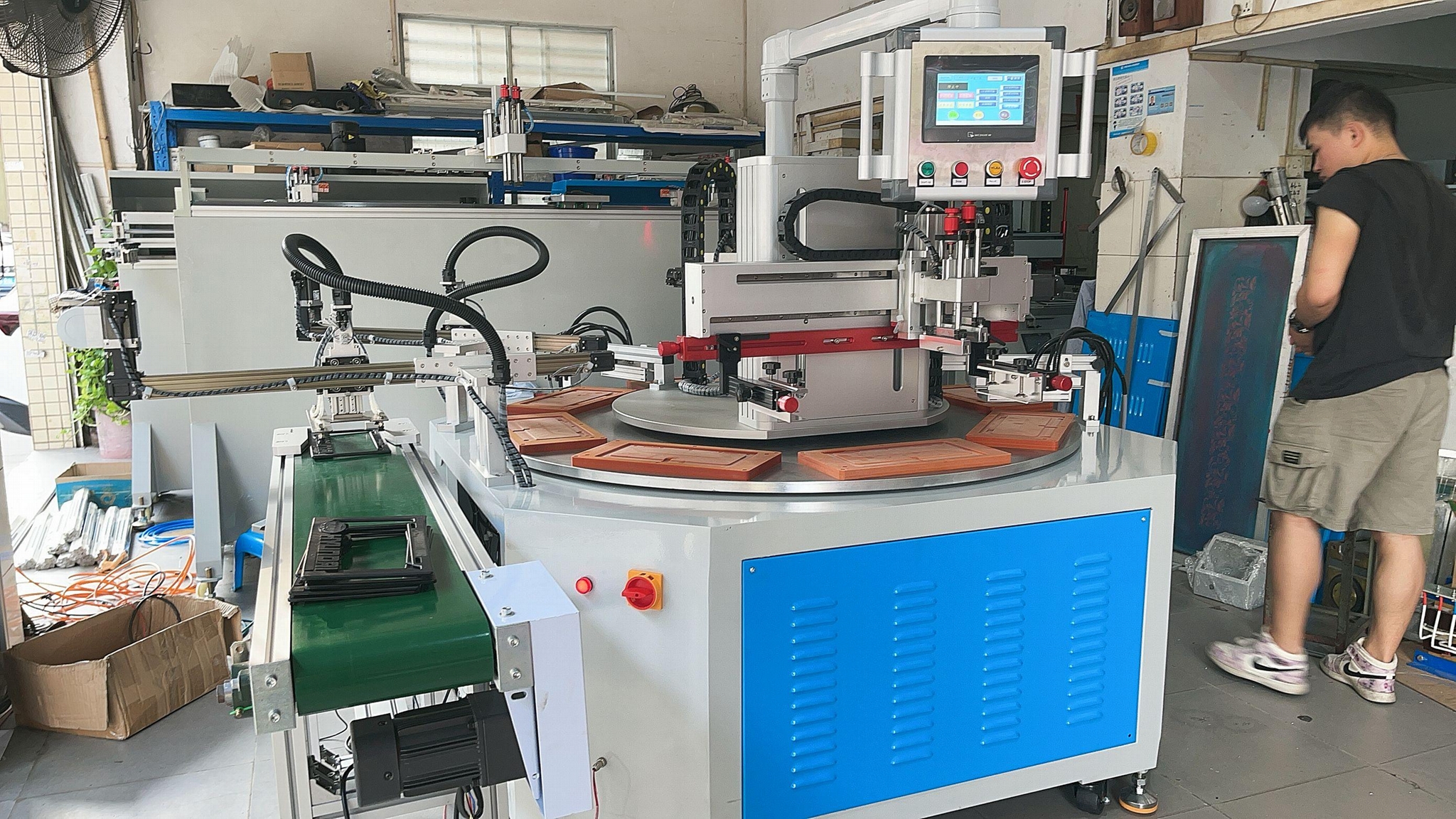 Two-color turntable flat screen printing machine 8