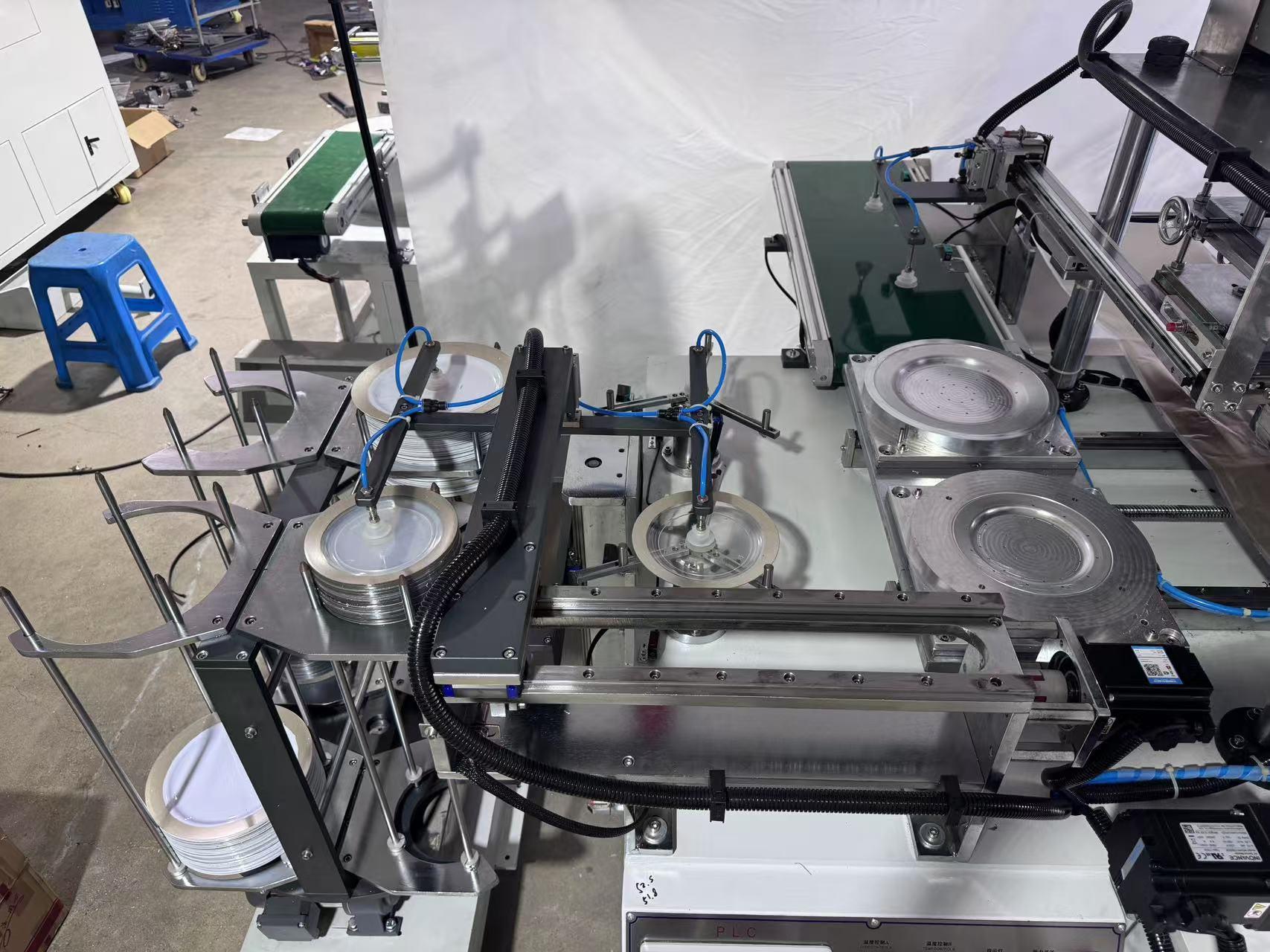 Full Automatic Disposable Western plate Double Head Servo Hot Stamping Machine 6