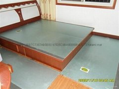 Bed withelectric hot plate 
