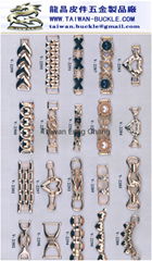 Garment and footwear chain decoration buckle