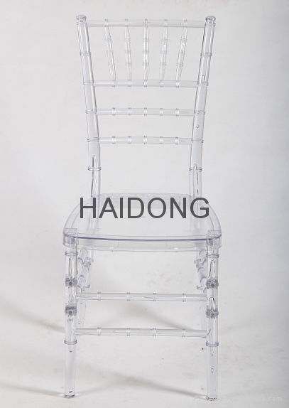 Clear resin chiavari chair