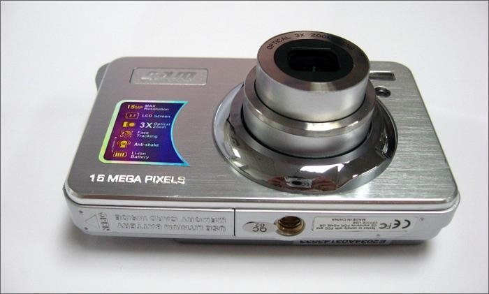 15mp digital camera with 2.7'' TFTdisplay 4x digital zoom 3 x optical zoom  11