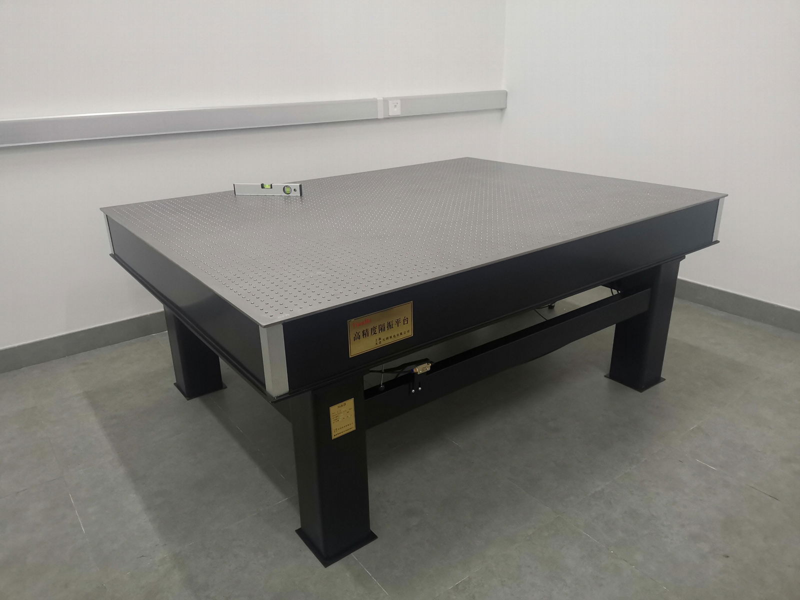 HAP-100 VIBRATION ISOLATION OPTICAL TABLE 5