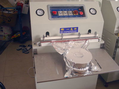 Pneumatic vacuum packing machine 2