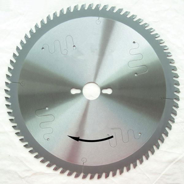 TCT Circular Saw Blades for cutting wood. Universal crosscut applied.