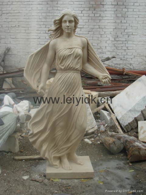 Big historical personage sculpture  3