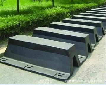 超级拱型橡胶护舷 3
