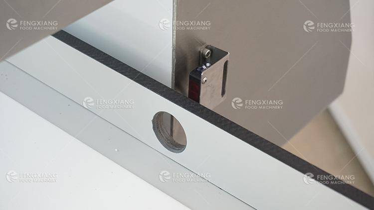 Fengxiang Food Security Metal Detector Machine With Conveyor Belt 7
