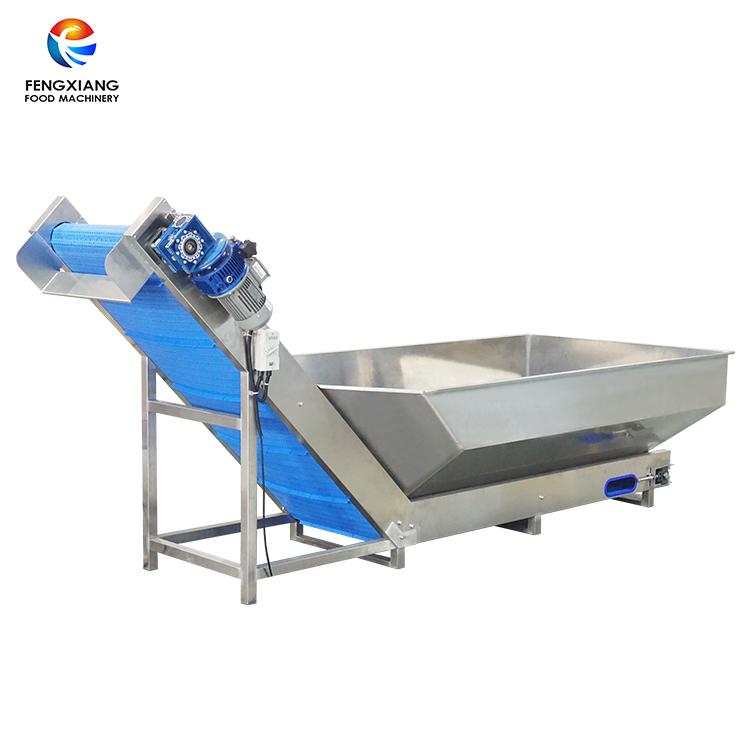 Conveyor machine with hopper 2