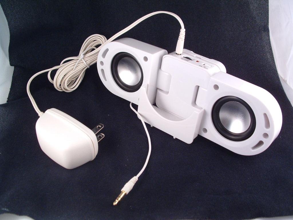 Transformer for iPod MP3 Mini Speaker  White Color