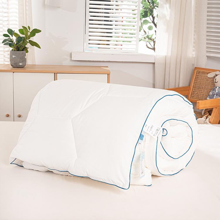 Comfortable Warm Cloud Like Feeling Polyester Microfiber Quilt  3