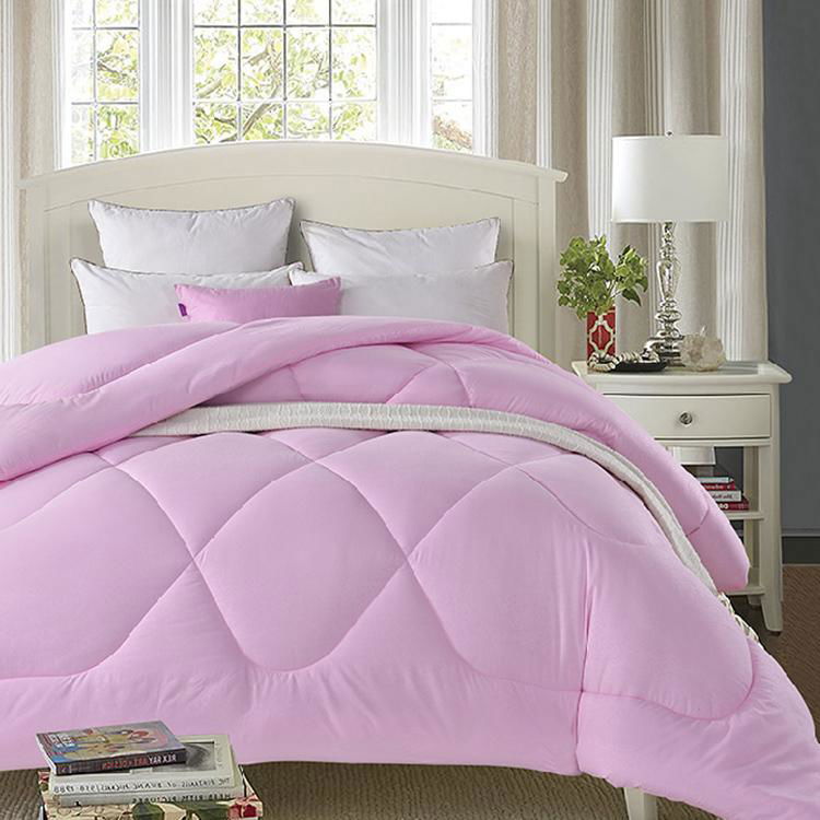 Feminine  Modern Design Comforter Polyester Filling Pink Winter Comforter