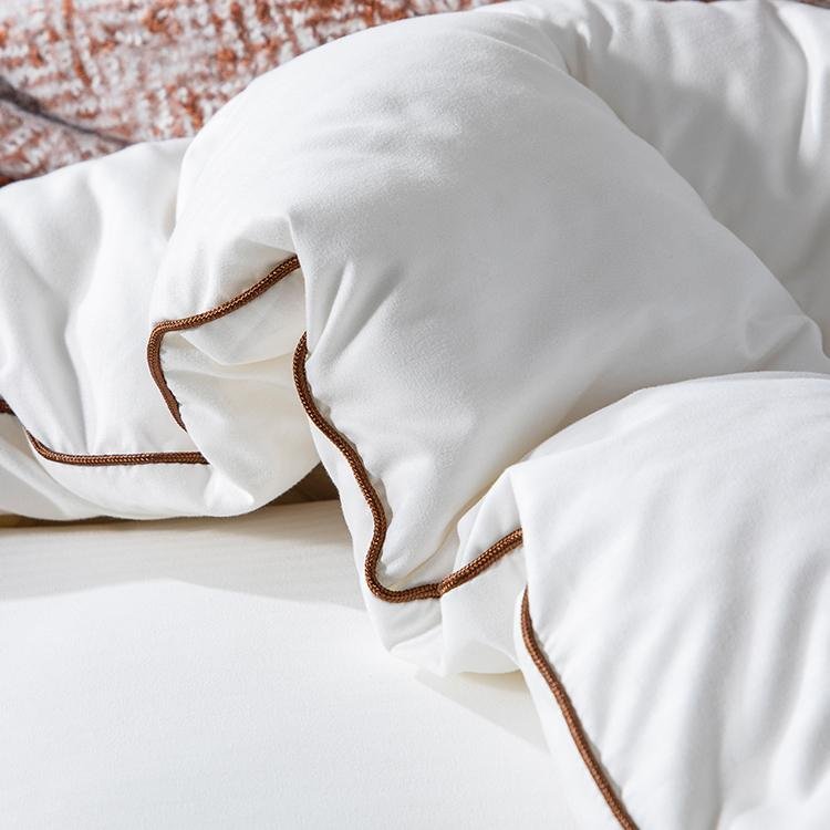 All Season Custom Hotel Soft Lamb Wool Polyester Bed Quilt Wool Comforter 4