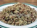 Quinoa grain. Organic and conventional 3