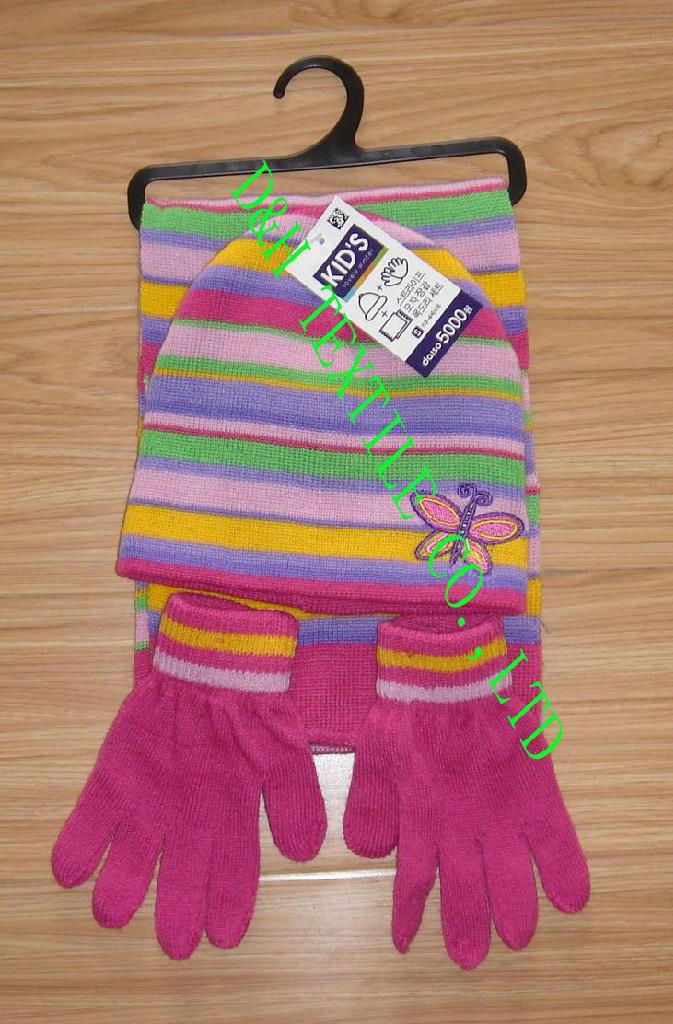 Child Knitted Set with Butterfly Accessories