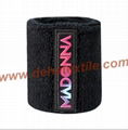 Unsex Fashionable Wrister with woven badge logo 2