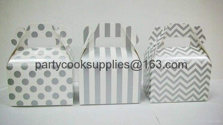 gable box Gift Boxes Packaged Boxes with Handle  1