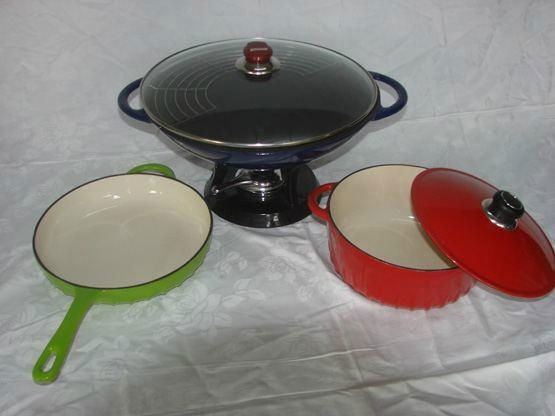 Cast iron cookware and bake ware